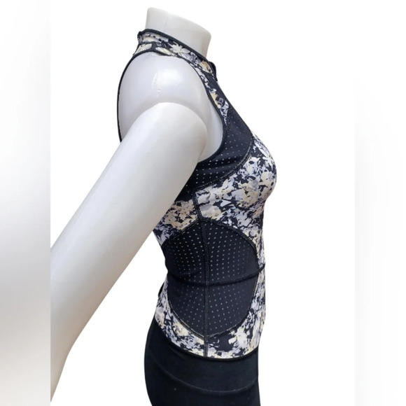 Lululemon EUC Salty Swim Rashie Sleeveless Black And White Tank Top - Picture 5 of 8